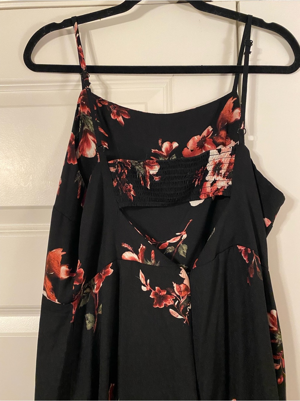 Elegant Black Floral Jumpsuit - Picture 4 of 4